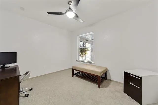 1101 N Park Dr — Photo 3