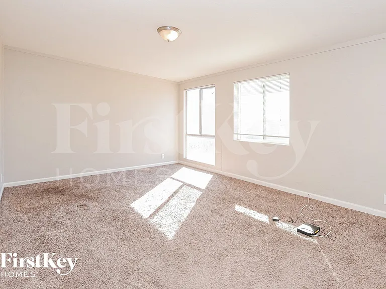 2085 Palora Ave — Photo 7