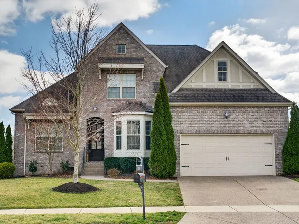 710 Burgess Dr, Goodlettsville, TN 37072