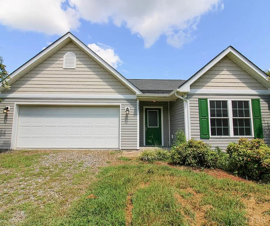 3 bed, 1616 sqft, $2,100 — Photo 1