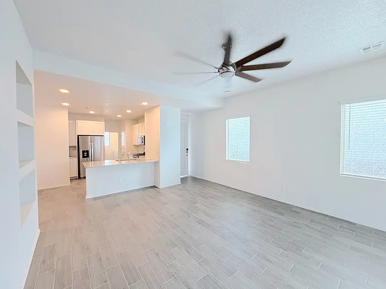 5777 Cosmo Ct NE — Photo 10