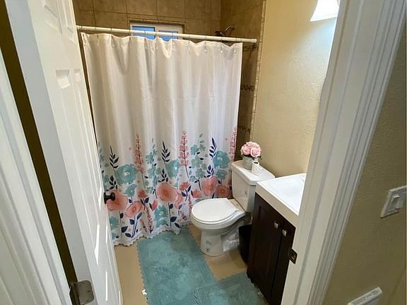 5th image of 860 C St #1