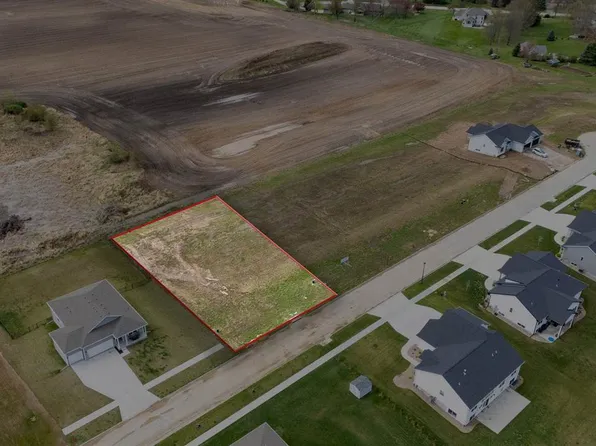 3003 Prairielight Ct, Hiawatha, IA 52233