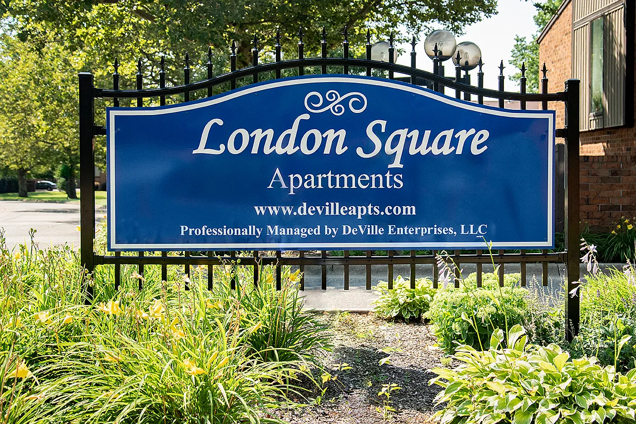 London Square Apartments — Photo 1
