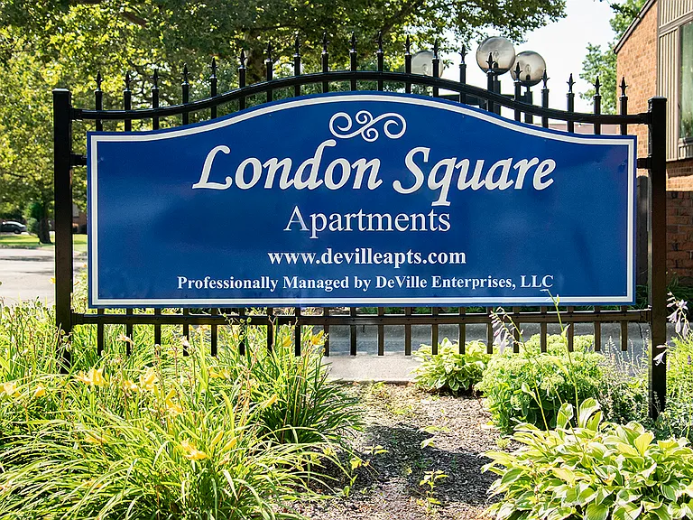 London Square Apartments — Photo 1