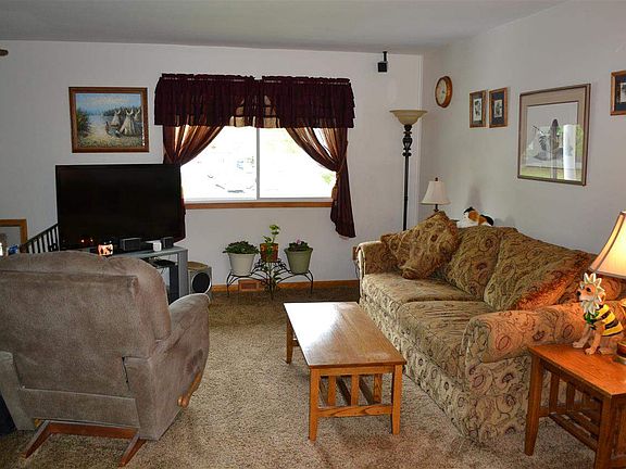 3rd image of 66 Curt Blvd