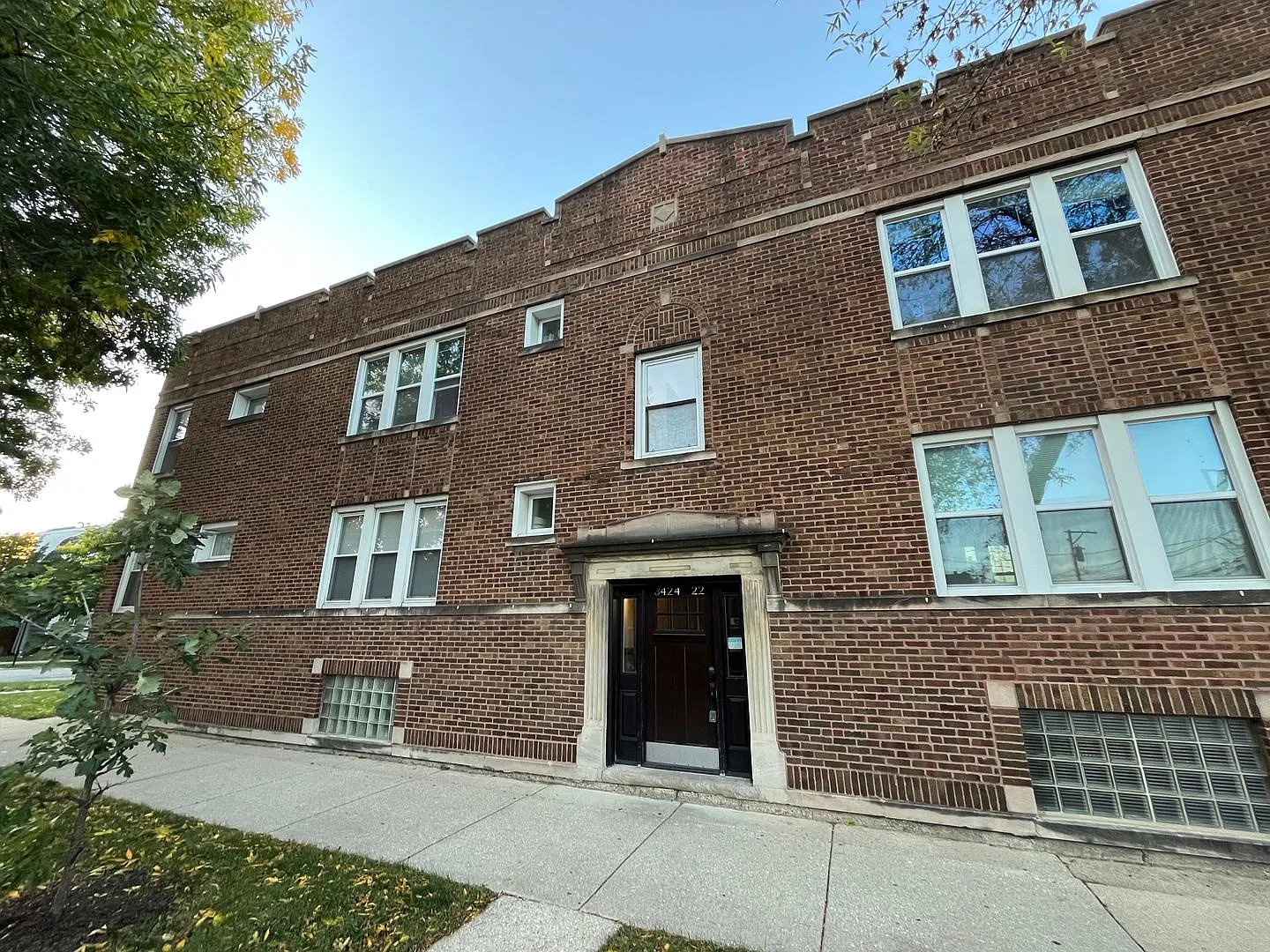 3420-24 W Waveland — Photo 1