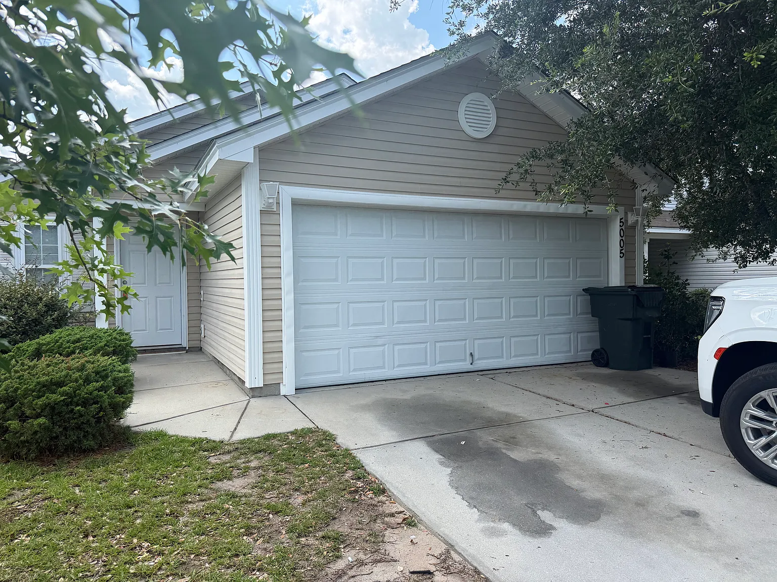 3 bed, 1319 sqft, $1,750 — Photo 1