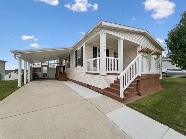 2660 Pebble Ln, Milford, MI 48380
