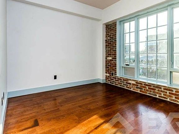 5th image of 19 Brooklyn Ave #3A