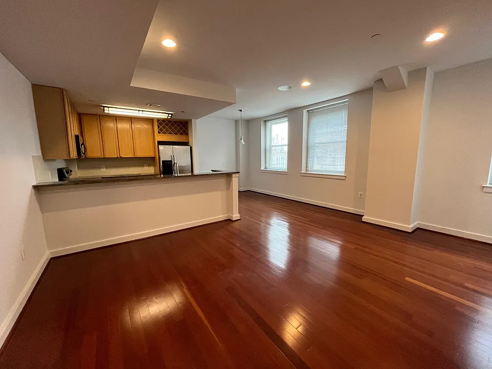 111 S 15th St #2104