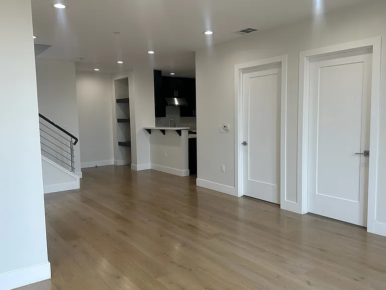 960 N San Antonio Rd #212 — Photo 3