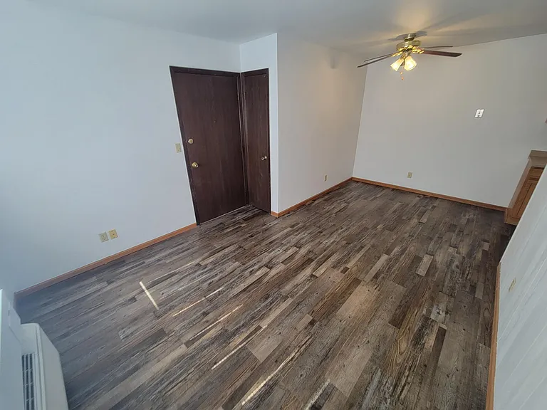 1711 La Crescent St #114 — Photo 3