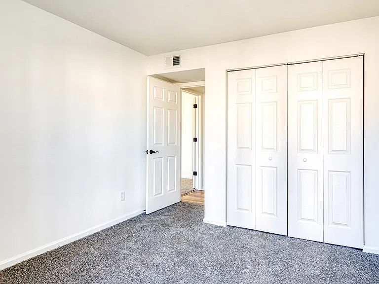 Latitudes Apartments — Photo 21