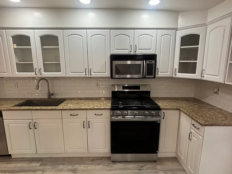 Hilton Ct — Photo 15