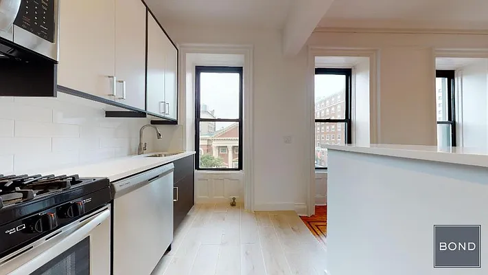 Rented by Bond New York | media 5