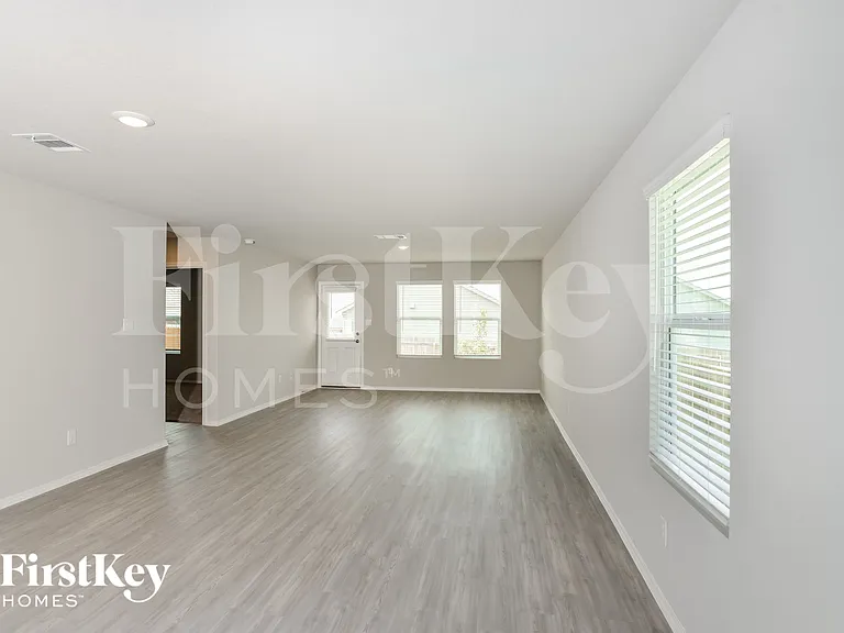 10766 Prusiner Dr — Photo 2