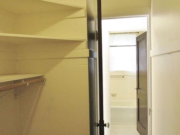 4th image of 1209 N Pennsylvania St APT 1