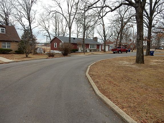 4th image of 30 Forest Hill Dr