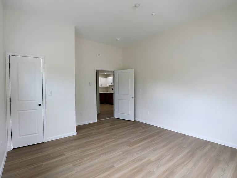 190 Broadway #2C — Photo 10