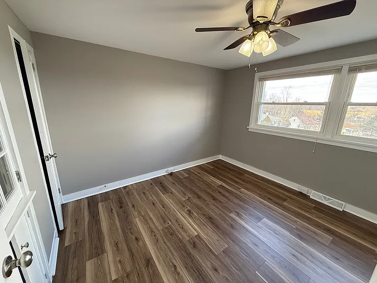 210 Hill St — Photo 18