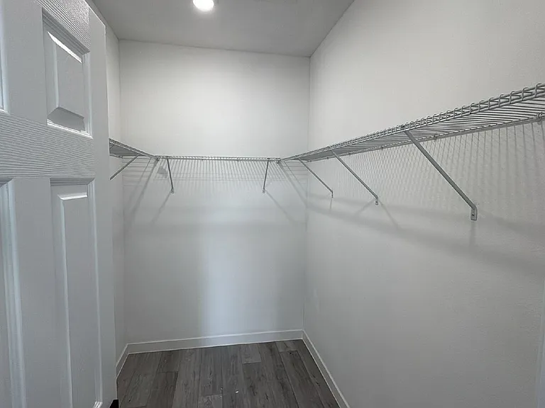 833 Colville Dr — Photo 11