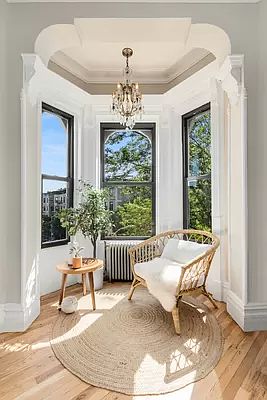 4th image of 326 6th Ave APT 4L