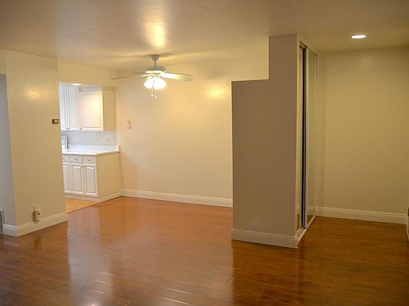 4th image of 7135 Rainbow Dr