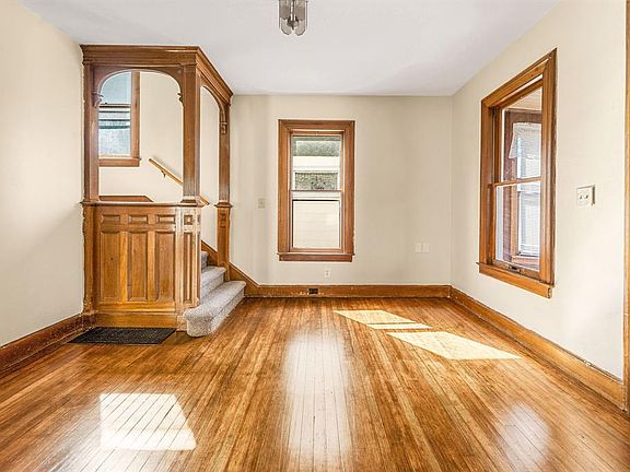 2nd image of 24 Moffatt Ave