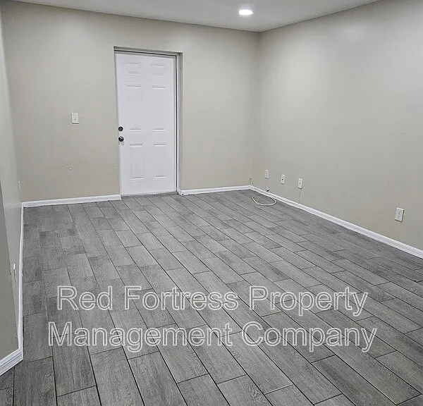 4514 Leonard Blvd S — Photo 5