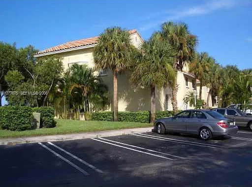 2 bed, 2.0 bath, 1130 sqft, $2,400 — Photo 2