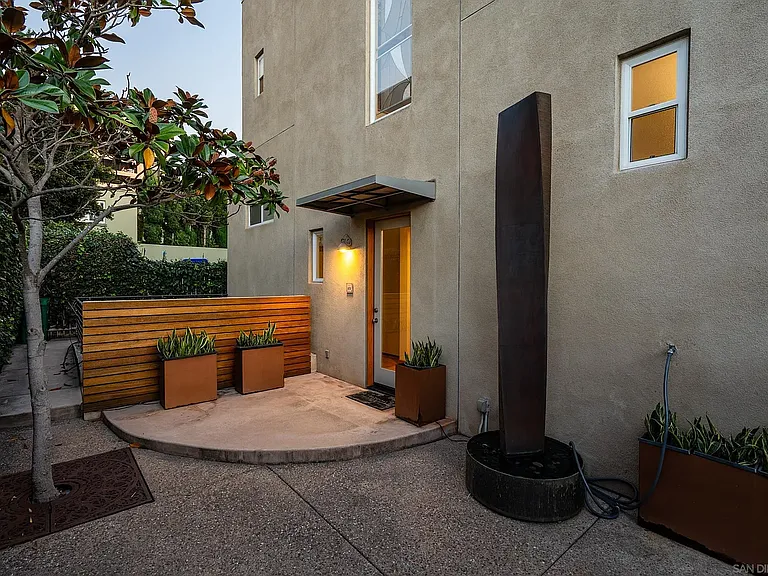 2525 Brant St — Photo 2