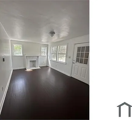 3 bed, $900 — Photo 1