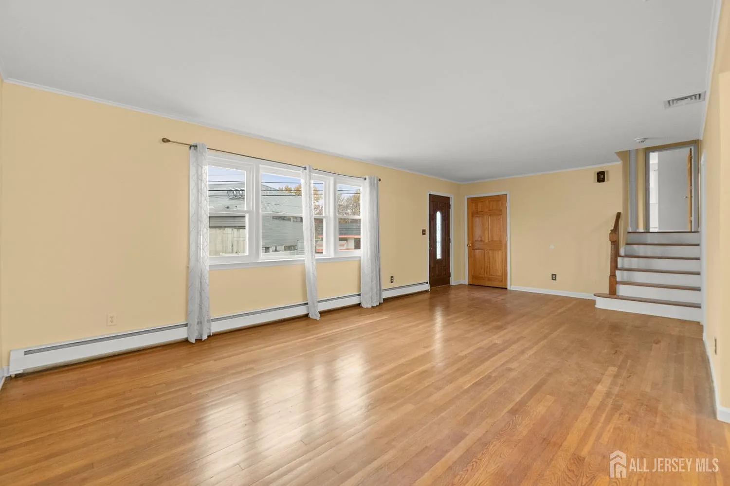 3 bed, 2.0 bath, $4,700 — Photo 4
