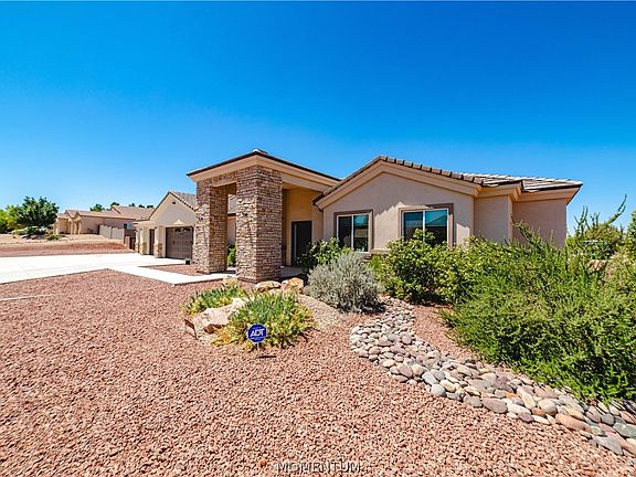 3rd image of 2347 Pueblo Drive