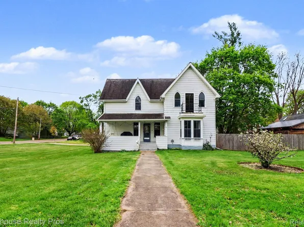 405 W Jefferson St, Grand Ledge, MI 48837