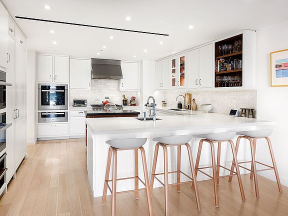 5th image of 210 W 77th St #11W