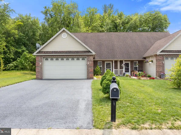 104 Beverly Blvd, Fayetteville, PA 17222