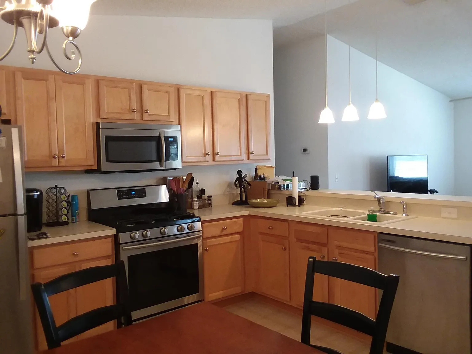 1645 Hickory Grove Ln — Photo 2