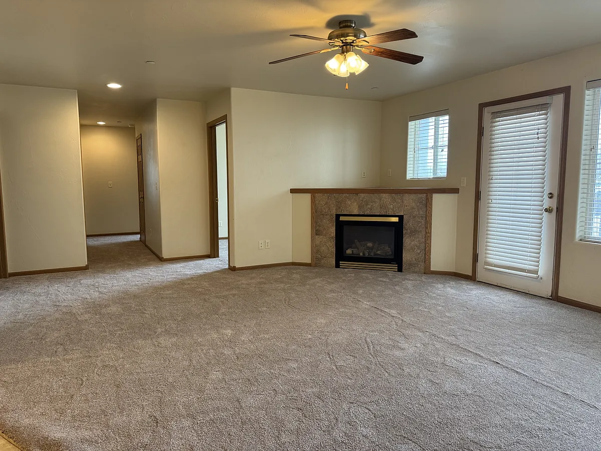 Building Photo - 111 N Shore Dr #4
