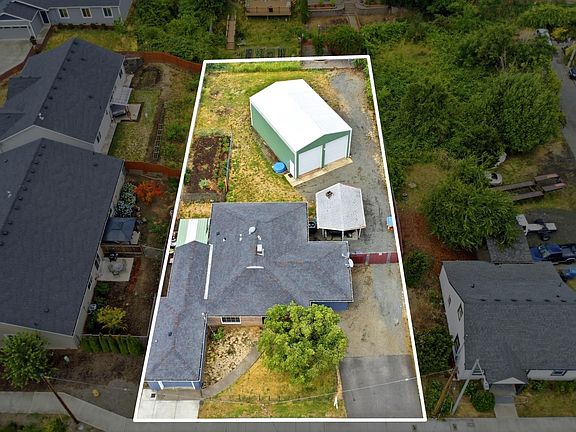 2nd image of 3055 Hollywood Dr NE