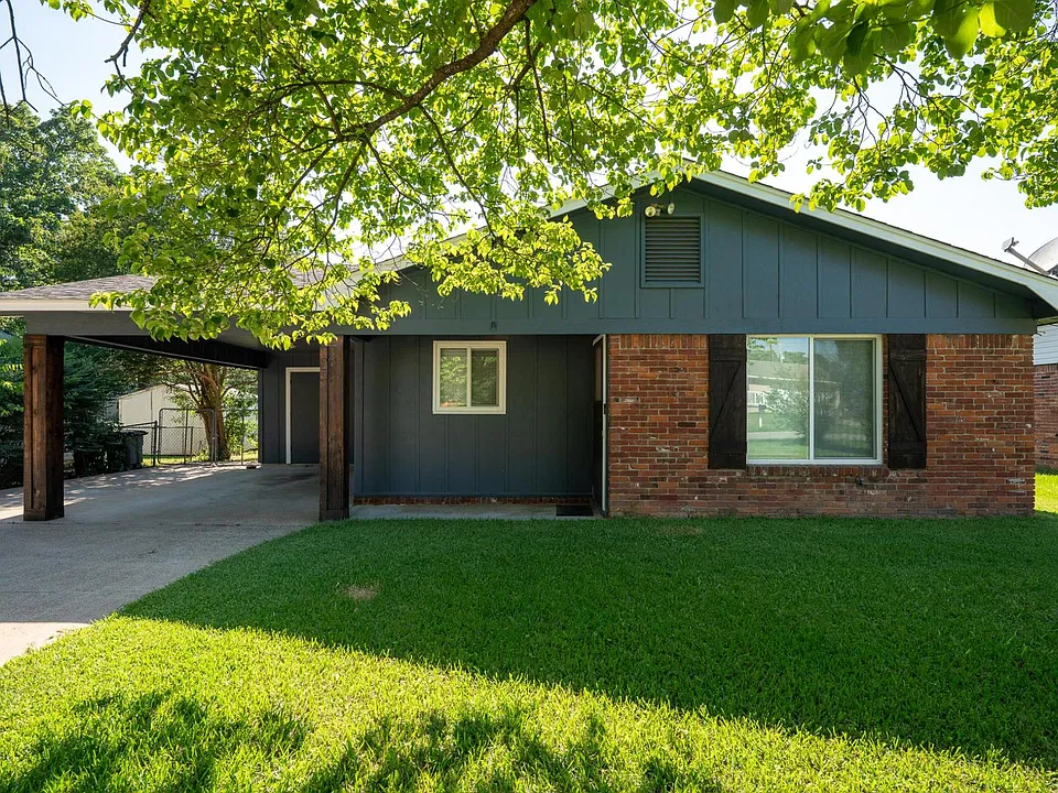 9319 Woodbine Dr