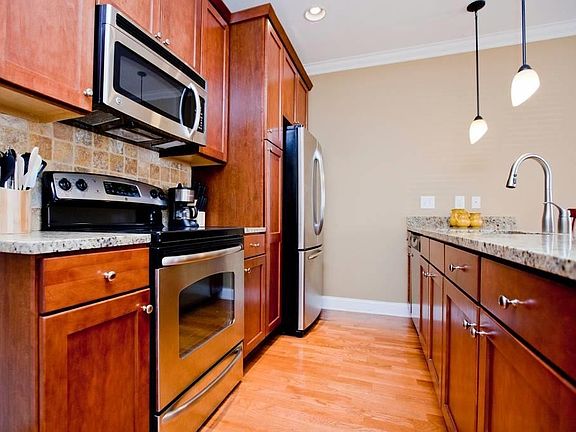 5th image of 2114 Acklen Ave APT 303