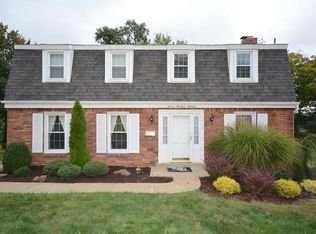 1119 Surrey Woods Rd, Bethel Park, PA 15102