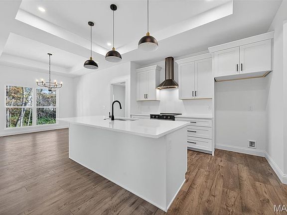 4th image of 10951 Village Dr W