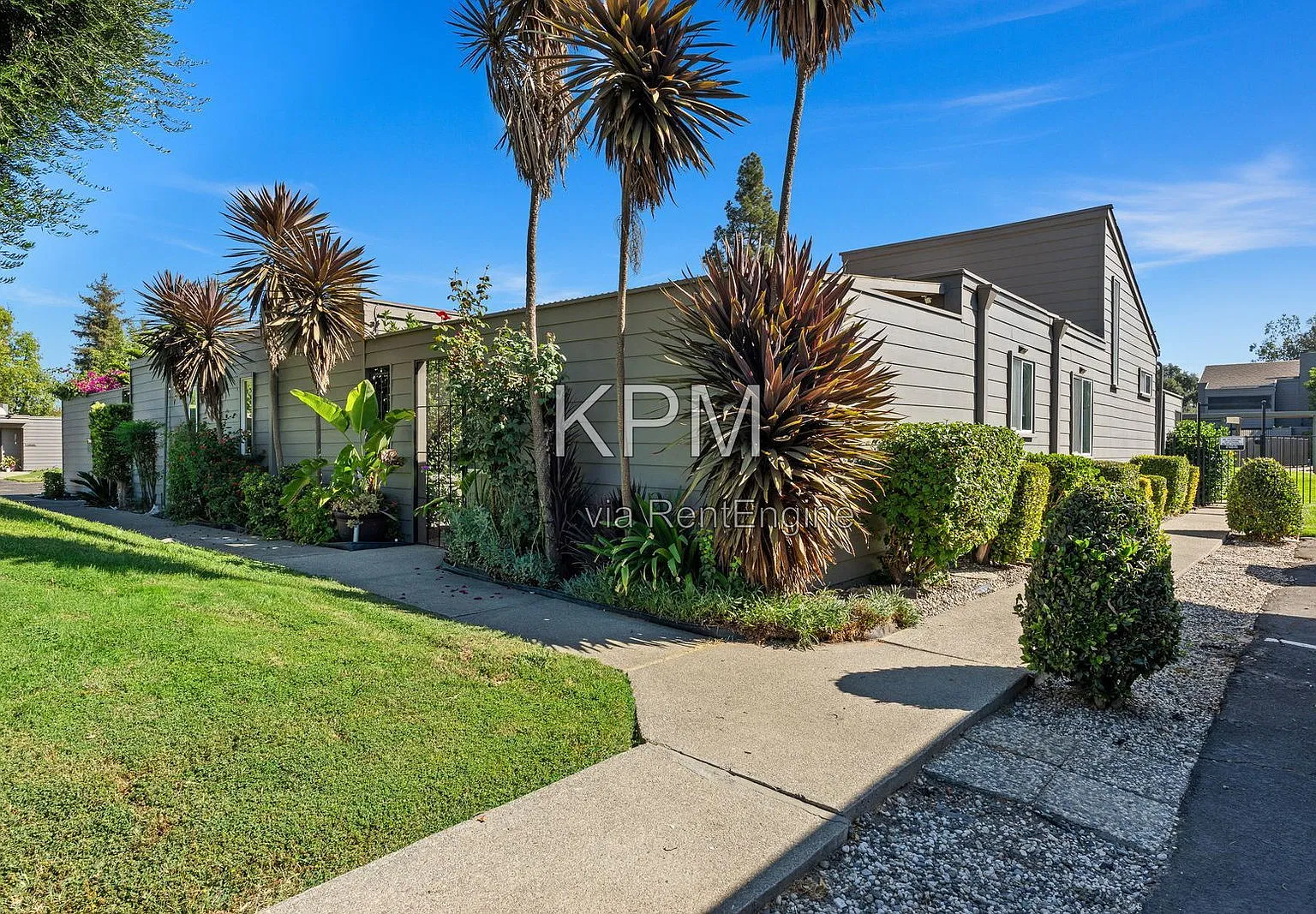 2 bed, 2.0 bath, 1410 sqft, $2,400 — Photo 2