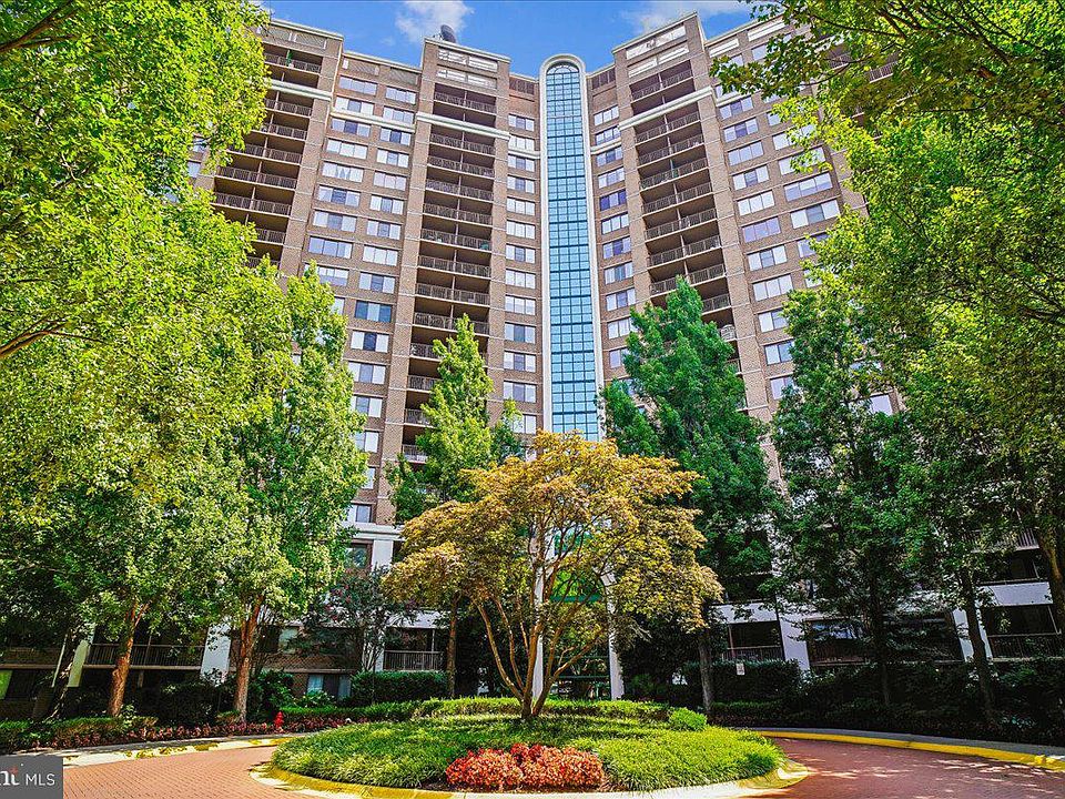 1st image of 10101 Grosvenor Pl APT 217