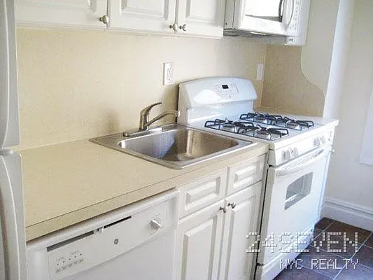 Rented by 24 7 NYC Realty Inc. | media 49