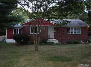 69 Abinet Ct, Selden, NY 11784