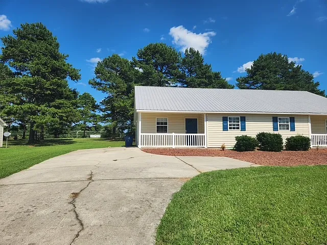 2 bed, 990 sqft, $1,505 — Photo 1